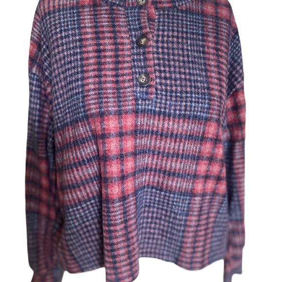 Plaid Light Fleece 3 Button Top - Picture 3 of 6